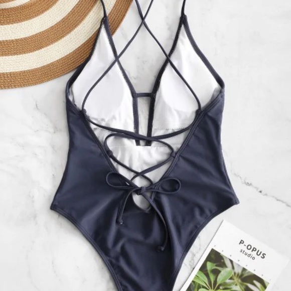 Lace up criss cross swimsuit - Picture 3 of 5